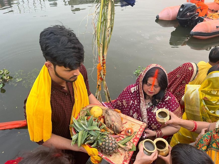 वाराणसी में सुबह के अर्घ्य के साथ सम्पन्न हुआ लोक आस्था का महापर्व छठ, आज व्रती खोलेंगे उपवास,